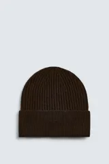 Gorro de punto tejido en mezcla de lana y cashmere, con diseño acanalado y vuelta en el borde.
