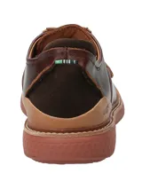 Zapato de cuero lustrado marrón oscuro Rockford modelo Tiergarden, con cordones del mismo color, detalles en cuero marrón claro en el talón y suela liviana de EVA en tono ladrillo con tecnología Honey Foam.
