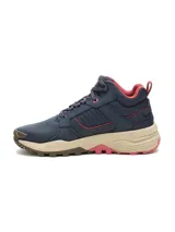 Calzado de trekking Cat modelo Grapple Leather Mid, color azul con detalles en rosado, beige y suela marrón. Confeccionado en cuero nobuk y ante con entresuela de EVA y suela de goma para mayor tracción.