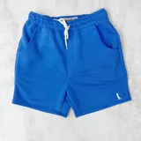 Short deportivo azul con cintura elástica y cordón ajustable.
