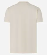 Remera básica de cuello redondo y manga corta, confeccionada en algodón peruano de alta calidad. Presenta un diseño liso y versátil, ideal para uso diario.