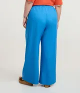 Pantalón pantalona azul, confeccionado en viscolino, con cintura elástica y lazo.