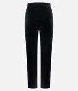 Pantalón de jogging de corte recto confeccionado en plush, con cintura elástica ajustable mediante cordón. Presenta un diseño minimalista y cómodo, ideal para uso diario.
