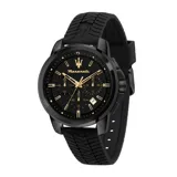 Reloj cronógrafo Maserati Successo con caja de acero inoxidable negra de 44mm y esfera negra con detalles en tono dorado. Cuenta con correa de silicona negra con textura de neumático y movimiento de cuarzo.