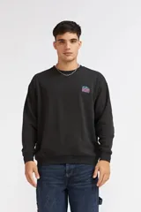 Buzo Quiksilver de cuello redondo y manga larga, color negro, con pequeño estampado gráfico en el pecho y puños y cintura de rib elástico.