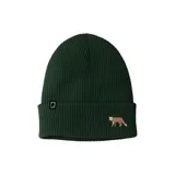 Gorro tipo beanie de tejido rib color verde oscuro, con diseño clásico y bordado de un zorro en el frente. Incluye una pequeña etiqueta lateral con logo.