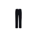 Pantalón chino de pana Stone Island en color negro, de corte tapered, con bolsillos laterales y el parche distintivo de la marca en el lateral.