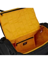 Bolso tipo duffel bag unisex de color negro, con correas de compresión desmontables y múltiples presillas. Presenta un parche con el logotipo de Cat en Hypalon y tiradores de cremallera a juego. Incluye un compartimento principal con funda acolchada para portátil de 15", bolsillo lateral largo con cremallera y bolsillo lateral de malla con cremallera. Posee correas de hombro acolchadas de malla transpirable con ajuste de longitud y almohadilla central.