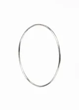 Pulsera esclava de plata 925 hipoalergénica, de caña redonda y diseño minimalista.