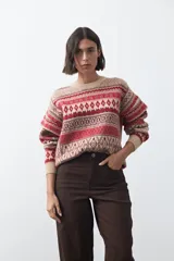 Pantalón de tiro alto con silueta barrel, de calce relajado con volumen en las piernas y ajuste hacia el ruedo. Confeccionado en tejido de algodón con elastano.