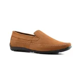 Zapato casual de cuero color beige, tipo mocasín, con detalle de costuras en contraste.
