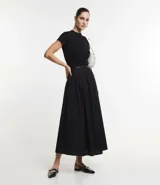 Blusa de punto color celeste, con cuello alto, manga corta y malla texturizada.