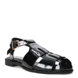 Sandalias tipo franciscana de mujer, confeccionadas en material sintético con acabado charolado color negro. Presentan un diseño de tiras entrelazadas, puntera cerrada y cierre mediante hebilla metálica lateral.