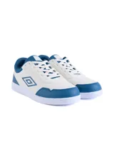 Championes Umbro modelo Max, color azul marino con suela blanca. Presentan detalles de costuras y el logo de Umbro grabado en el lateral.