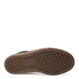 Championes Converse de estilo urbano, confeccionados en lona negra con detalles en cuero sintético. Presentan el logo de la marca en el lateral, puntera reforzada y suela de goma color caramelo (gum sole).