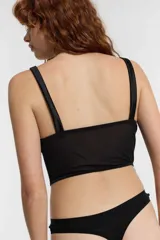 Corset negro con copas de satén, breteles finos y cuerpo de mesh.