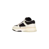 Championes Amiri MA-1 Low-Top, color blanco y negro, con diseño robusto, paneles de malla, suela chunky y el logotipo de la marca en el lateral y la lengüeta.