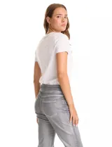 Jegging de corte slim con acabado metalizado laminado, marca Ruby Rd. Presenta pretina ancha elastizada, bolsillos funcionales en la parte delantera y trasera, y un diseño de tiro medio.