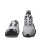 Championes de running Puma Dasher Lite Slip Tech, color gris con detalles en azul marino. Incorporan tecnología SLIPTECH para calzar sin manos, cordones elásticos y suela de goma con entresuela amortiguada.
