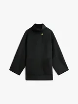 Abrigo oversize Tommy Hilfiger de mezcla de lana de doble cara en color negro, con cuello chimenea, cierre de botones dorados y bolsillos delanteros de parche.