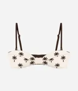 Top de bikini bandeau reversible confeccionado en microfibra de poliamida biodegradable, con tirantes finos marrones removibles y diseño de palmeras bordadas en tono marrón sobre base off-white.