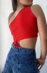 Body negro de morley con un hombro descubierto y abertura en la cintura.