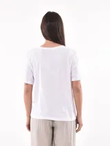 Remera color ladrillo con estampado de olas y texto "Waves of Life" en blanco.