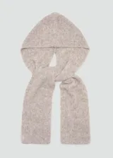 Bufanda de punto color beige melange, de diseño largo y abrigado.