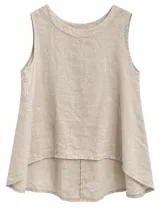Musculosa color beige de lino, con cuello redondo y diseño holgado de corte asimétrico, más larga en la parte trasera.