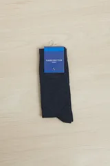 Medias de vestir largas color azul oscuro, con tejido acanalado y etiqueta de la marca Harrington Label.