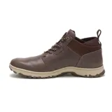 Bota urbana Caterpillar modelo Wrest, confeccionada en cuero de grano completo color marrón. Presenta cuello acolchado en tono más oscuro, cordones jaspeados y suela de goma con tecnología Ease para mayor amortiguación y tracción.