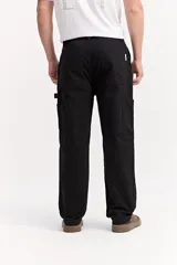 Pantalón cargo baggy color blanco de 100% algodón, con bolsillos laterales y caída suelta de estilo urbano.