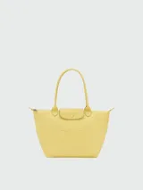 Bolso tote Longchamp modelo Le Pliage One en tamaño mediano, color bordó, con diseño minimalista, cierre superior y doble asa de mano.