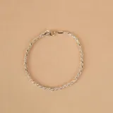Pulsera de cadena tipo cuerda fabricada en plata 925, con cierre de mosquetón.