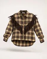 Camisa de manga larga con estampado a cuadros en tonos marrones y beige, con flecos decorativos marrones en el pecho y las mangas, y cierre frontal con botones.