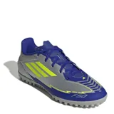 Championes de fútbol Adidas modelo F50 Club TF, edición especial Messi. Presentan un diseño en tonos azul, gris plateado y detalles en amarillo neón. Cuentan con suela específica para césped sintético, cierre con cordones y capellada sintética resistente.