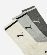 Pack de tres pares de medias de caña alta Puma, confeccionadas en algodón suave y respirable. Presentan un diseño acanalado con el logo de la marca estampado en el lateral y en la zona del tobillo.