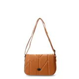 Cartera bandolera Las Oreiro de diseño acolchado con costuras geométricas. Presenta una solapa frontal con un aplique metálico distintivo en forma de labios y correa larga ajustable.