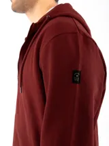 Campera canguro Kevingston de jersey frisado invisible de algodón, en color azul. Presenta cierre frontal completo, capucha con cordón ajustable y bolsillos delanteros amplios tipo canguro.
