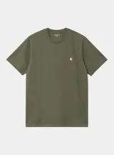 Remera de manga corta Carhartt WIP modelo S/S Chase, color verde militar, con cuello redondo y pequeño logo bordado en el pecho.
