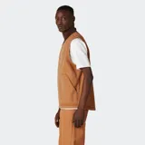 Chaleco marrón de lona Duck cepillada y 100 % algodón con forro polar de pelo largo y dobladillo interior de pana. Cuenta con cremallera de metal duradera, bolsillos tipo canguro y bolsillo interior multiusos.