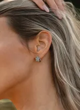 Aros abridores de acero en forma de estrella con incrustaciones de circonia.