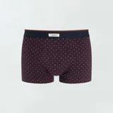 Pack de tres boxers de algodón elastizado con cintura elástica. Incluye un boxer liso color bordó, un boxer azul marino con lunares blancos y un boxer bordó con lunares blancos.
