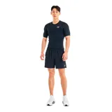 Remera de compresión Under Armour de manga corta, confeccionada en tejido HeatGear ultraligero que absorbe el sudor y se seca rápidamente. Presenta un diseño ergonómico con paneles de malla en axilas y espalda para mayor ventilación, mangas raglán híbridas y logo de la marca estampado en el pecho.