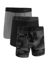 Pack de tres boxers Under Armour con cintura elástica con logo de la marca. Incluye uno gris melange, uno negro liso y uno con estampado camuflado en tonos grises y negros.