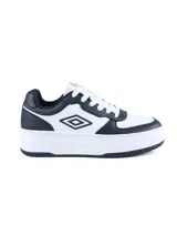 Championes urbanos Umbro modelo Milo-High, con diseño de plataforma, combinando paneles en color blanco y negro. Presenta el logo de la marca en el lateral y cordones blancos.