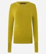 Suéter de punto ajustado con cuello redondo y manga larga. Presenta detalle de botones metalizados en los puños.