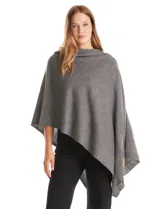 Poncho tejido de punto con diseño asimétrico y aberturas laterales para los brazos.