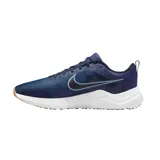 Championes Nike Downshifter 12 para hombre, color negro con detalles en rojo y suela blanca.