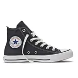 Championes Converse All Star de caña alta, color negro con detalles en blanco.